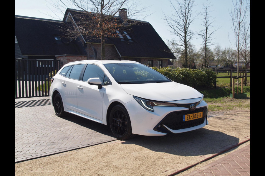 Toyota Corolla Touring Sports 1.8 Hybrid Business Intro | Camera | Head-up display | Cruise Control | Trekhaak |