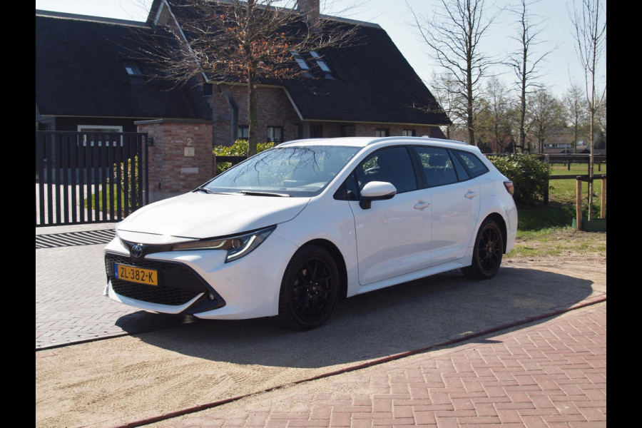 Toyota Corolla Touring Sports 1.8 Hybrid Business Intro | Camera | Head-up display | Cruise Control | Trekhaak |