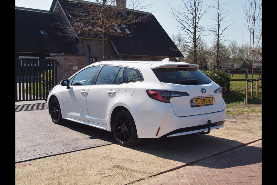 Toyota Corolla Touring Sports 1.8 Hybrid Business Intro | Camera | Head-up display | Cruise Control | Trekhaak |
