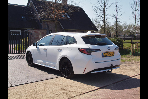 Toyota Corolla Touring Sports 1.8 Hybrid Business Intro | Camera | Head-up display | Cruise Control | Trekhaak |