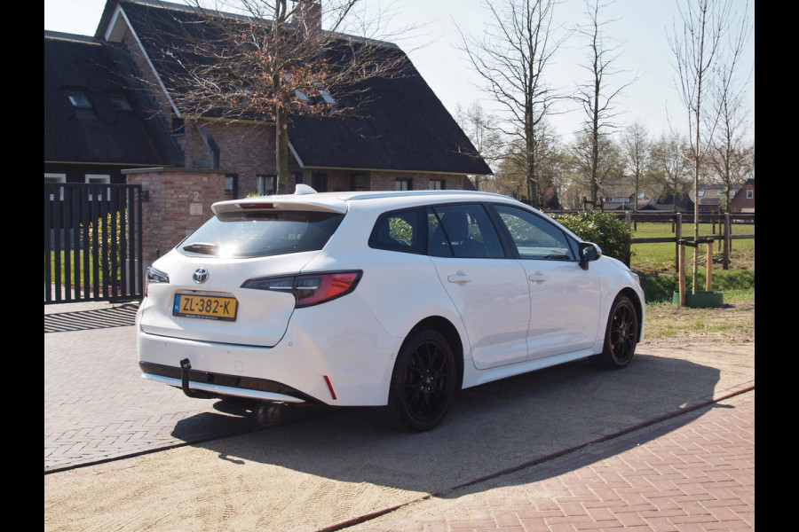 Toyota Corolla Touring Sports 1.8 Hybrid Business Intro | Camera | Head-up display | Cruise Control | Trekhaak |