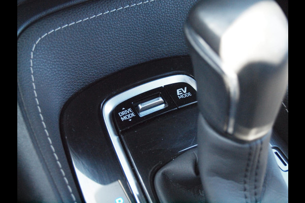 Toyota Corolla Touring Sports 1.8 Hybrid Business Intro | Camera | Head-up display | Cruise Control | Trekhaak |