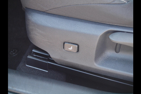 Toyota Corolla Touring Sports 1.8 Hybrid Business Intro | Camera | Head-up display | Cruise Control | Trekhaak |