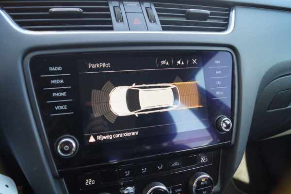 Škoda Octavia Combi 1.5 TSI 150pk DSG Business Edition -NAVI-ECC-
