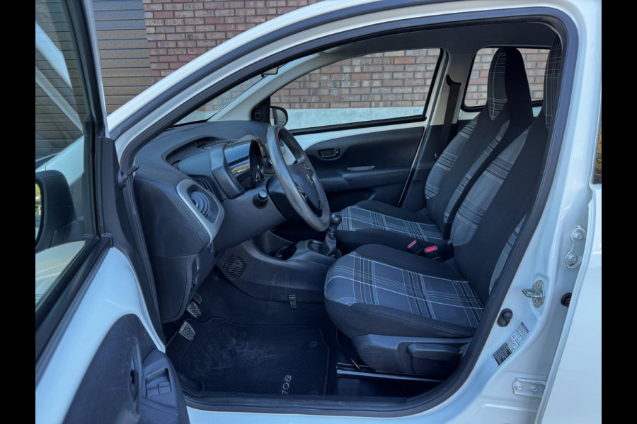 Peugeot 108 1.0 e-VTi Active / Airco / Bluetooth / NED-108 / Peugeot dealer onderhouden / C.V. met Afstandsbediening