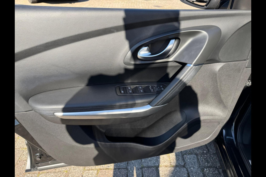 Renault Kadjar TCe 140 Intens Leer / LM 19'' / Camera / Navi / Clima / Stoelverwarming