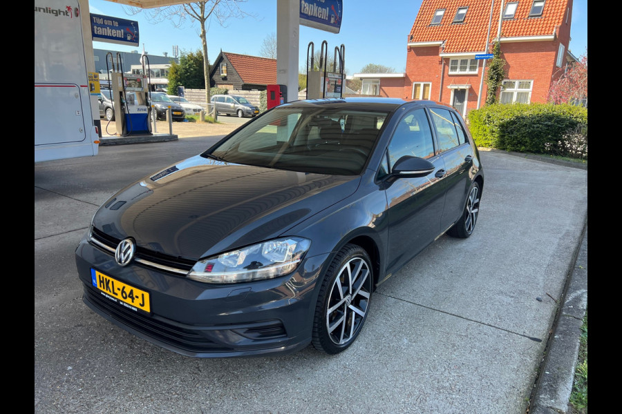 Volkswagen Golf 1.0 TSI Trendline ACTERUITCAMERA,APPEL CARPLAY,NIEUW KETTING