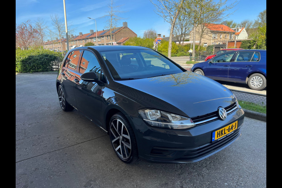 Volkswagen Golf 1.0 TSI Trendline ACTERUITCAMERA,APPEL CARPLAY,NIEUW KETTING