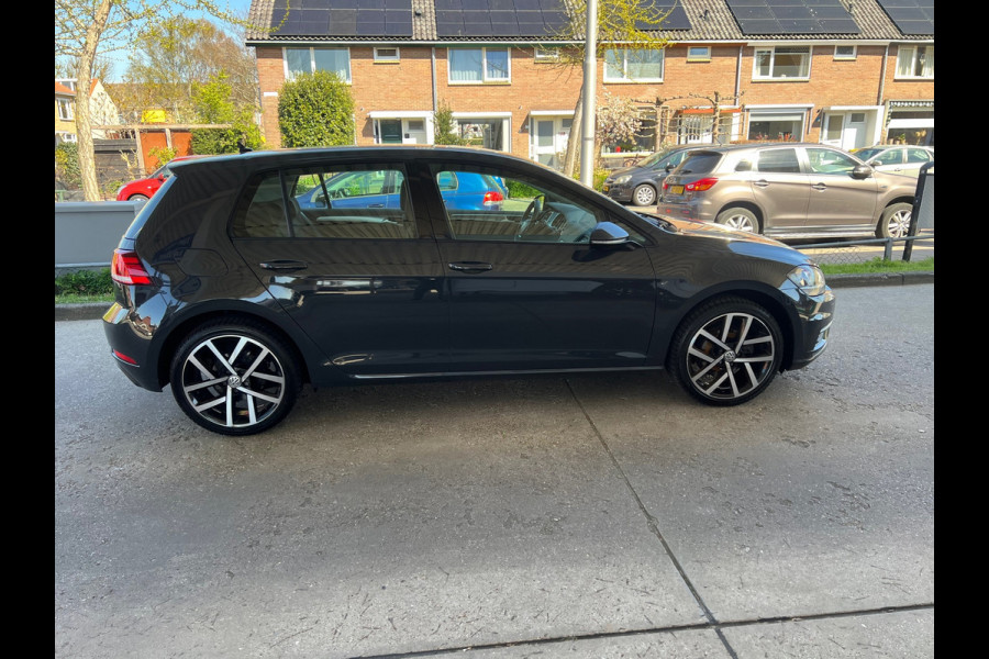 Volkswagen Golf 1.0 TSI Trendline ACTERUITCAMERA,APPEL CARPLAY,NIEUW KETTING