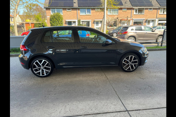 Volkswagen Golf 1.0 TSI Trendline ACTERUITCAMERA,APPEL CARPLAY,NIEUW KETTING