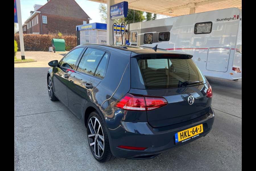 Volkswagen Golf 1.0 TSI Trendline ACTERUITCAMERA,APPEL CARPLAY,NIEUW KETTING