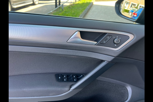 Volkswagen Golf 1.0 TSI Trendline ACTERUITCAMERA,APPEL CARPLAY,NIEUW KETTING
