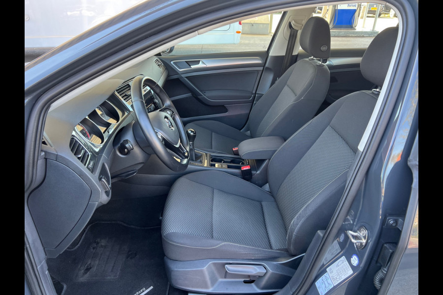 Volkswagen Golf 1.0 TSI Trendline ACTERUITCAMERA,APPEL CARPLAY,NIEUW KETTING