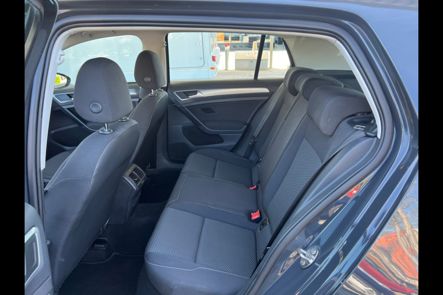 Volkswagen Golf 1.0 TSI Trendline ACTERUITCAMERA,APPEL CARPLAY,NIEUW KETTING