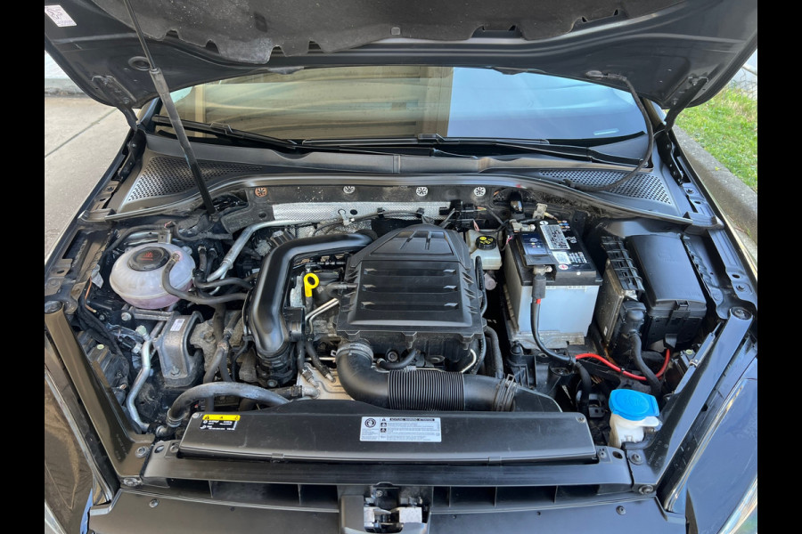 Volkswagen Golf 1.0 TSI Trendline ACTERUITCAMERA,APPEL CARPLAY,NIEUW KETTING