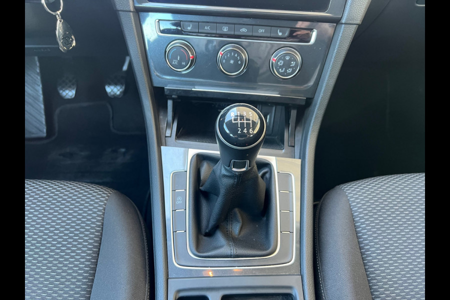 Volkswagen Golf 1.0 TSI Trendline ACTERUITCAMERA,APPEL CARPLAY,NIEUW KETTING