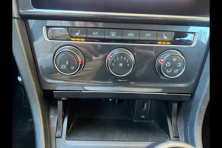 Volkswagen Golf 1.0 TSI Trendline ACTERUITCAMERA,APPEL CARPLAY,NIEUW KETTING