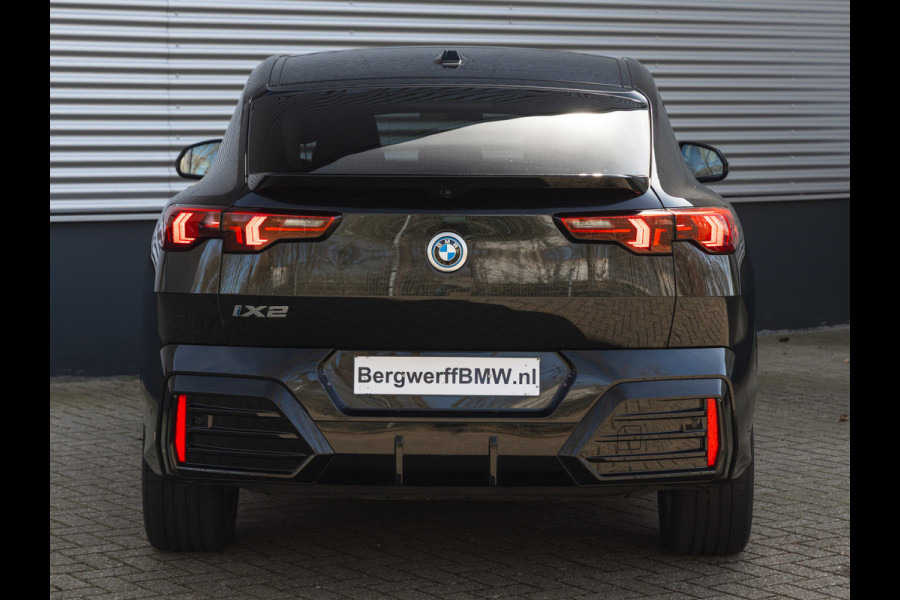 BMW iX2 xDrive30 M-Sport - Pano - Driving Ass - Harman Kardon - Memoryzetels