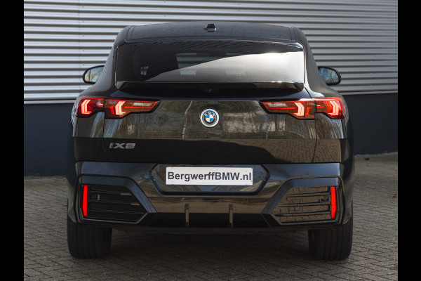 BMW iX2 xDrive30 M-Sport - Pano - Driving Ass - Harman Kardon - Memoryzetels