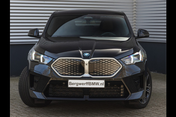 BMW iX2 xDrive30 M-Sport - Pano - Driving Ass - Harman Kardon - Memoryzetels