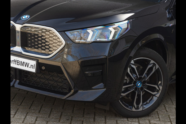 BMW iX2 xDrive30 M-Sport - Pano - Driving Ass - Harman Kardon - Memoryzetels