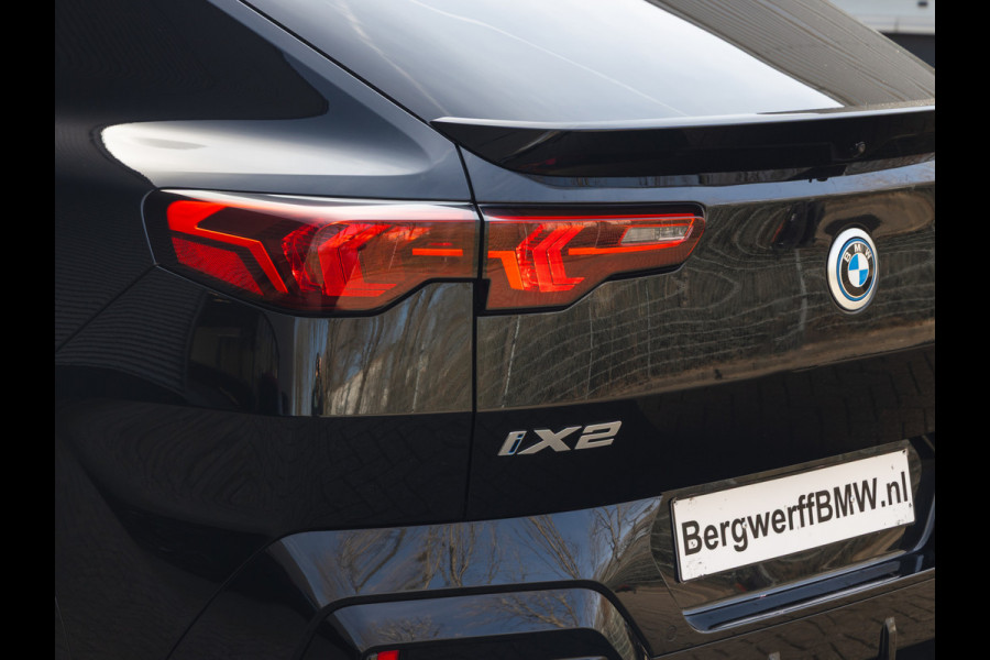 BMW iX2 xDrive30 M-Sport - Pano - Driving Ass - Harman Kardon - Memoryzetels
