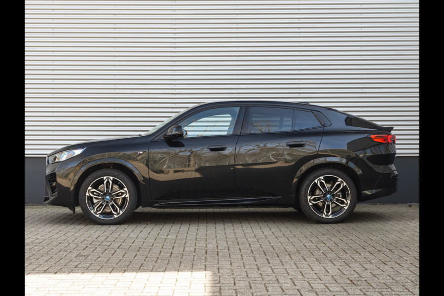BMW iX2 xDrive30 M-Sport - Pano - Driving Ass - Harman Kardon - Memoryzetels