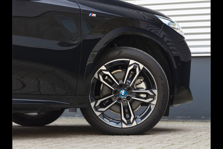 BMW iX2 xDrive30 M-Sport - Pano - Driving Ass - Harman Kardon - Memoryzetels