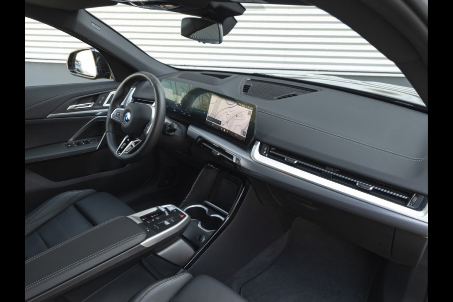 BMW iX2 xDrive30 M-Sport - Pano - Driving Ass - Harman Kardon - Memoryzetels