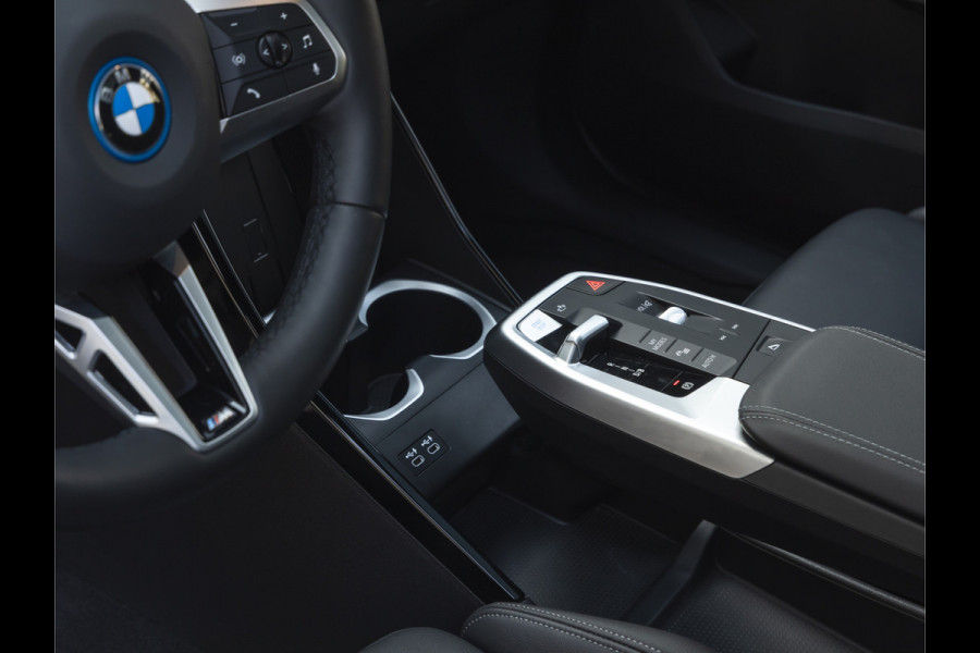 BMW iX2 xDrive30 M-Sport - Pano - Driving Ass - Harman Kardon - Memoryzetels