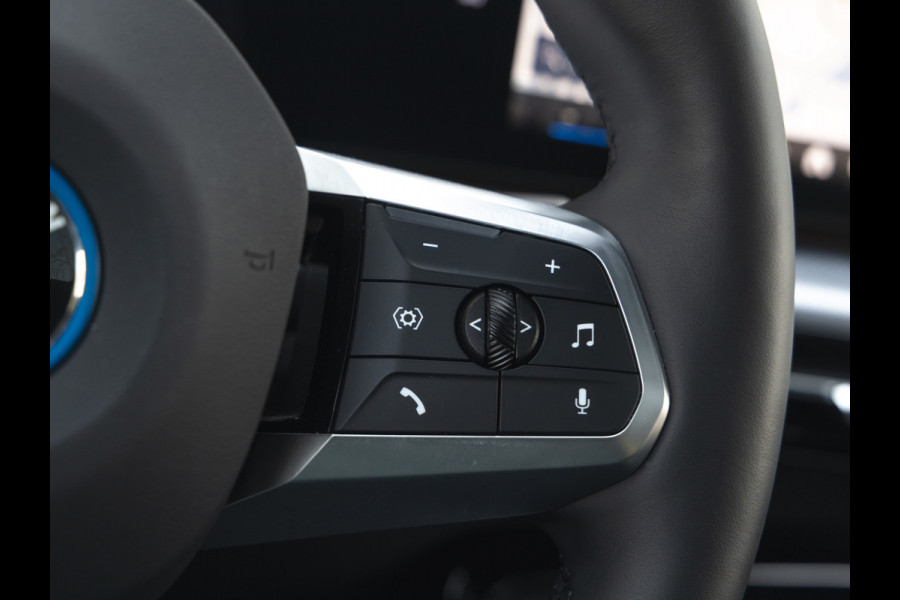 BMW iX2 xDrive30 M-Sport - Pano - Driving Ass - Harman Kardon - Memoryzetels