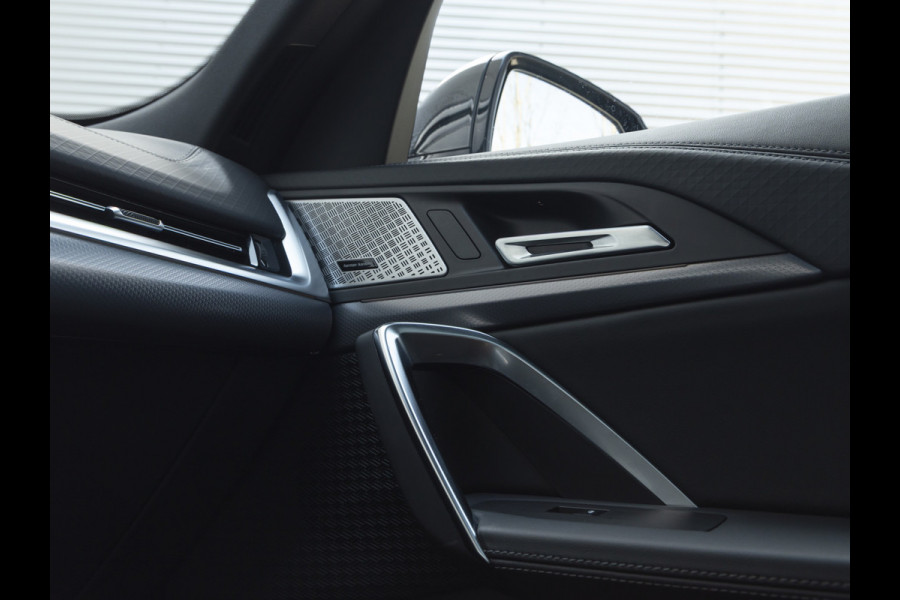 BMW iX2 xDrive30 M-Sport - Pano - Driving Ass - Harman Kardon - Memoryzetels