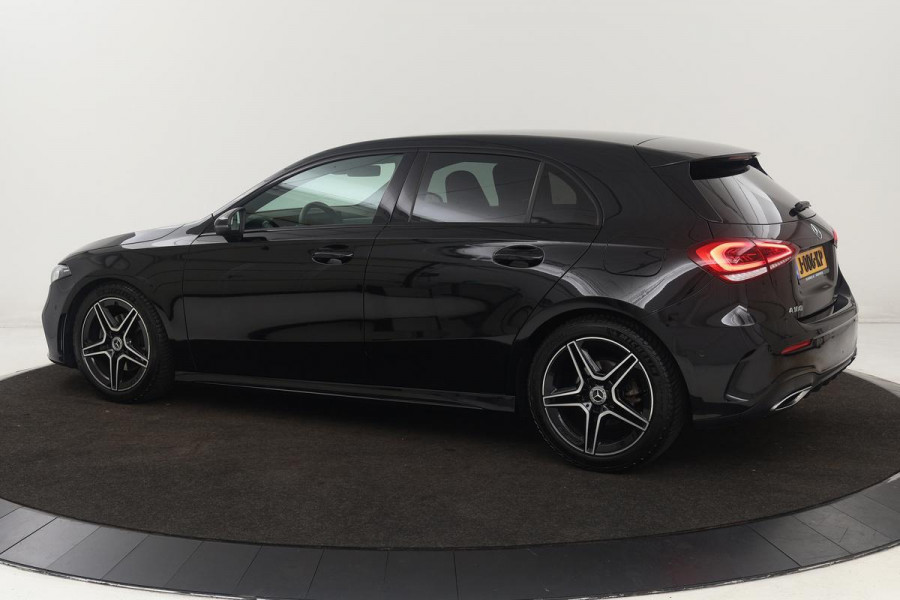Mercedes-Benz A-Klasse 180 Business Solution AMG | Stoelverwarming | Carplay | Camera | Sfeerverlichting | Navigatie | Full LED | Leder/Alcantara | Widescreen