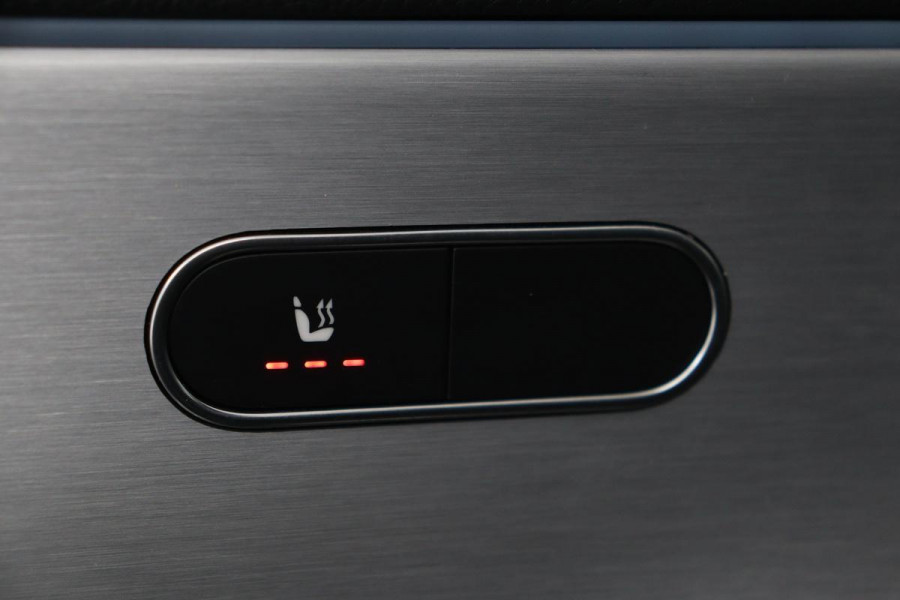 Mercedes-Benz A-Klasse 180 Business Solution AMG | Stoelverwarming | Carplay | Camera | Sfeerverlichting | Navigatie | Full LED | Leder/Alcantara | Widescreen