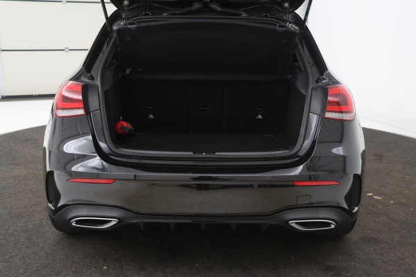 Mercedes-Benz A-Klasse 180 Business Solution AMG | Stoelverwarming | Carplay | Camera | Sfeerverlichting | Navigatie | Full LED | Leder/Alcantara | Widescreen