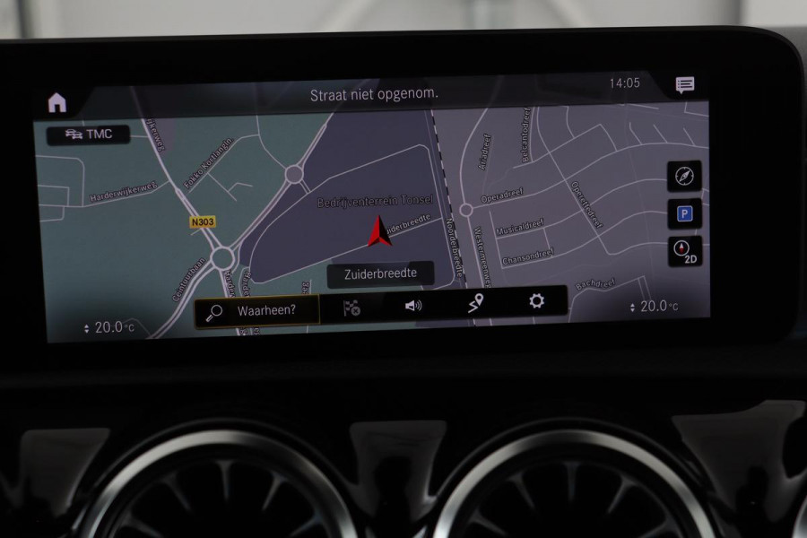Mercedes-Benz A-Klasse 180 Business Solution AMG | Stoelverwarming | Carplay | Camera | Sfeerverlichting | Navigatie | Full LED | Leder/Alcantara | Widescreen
