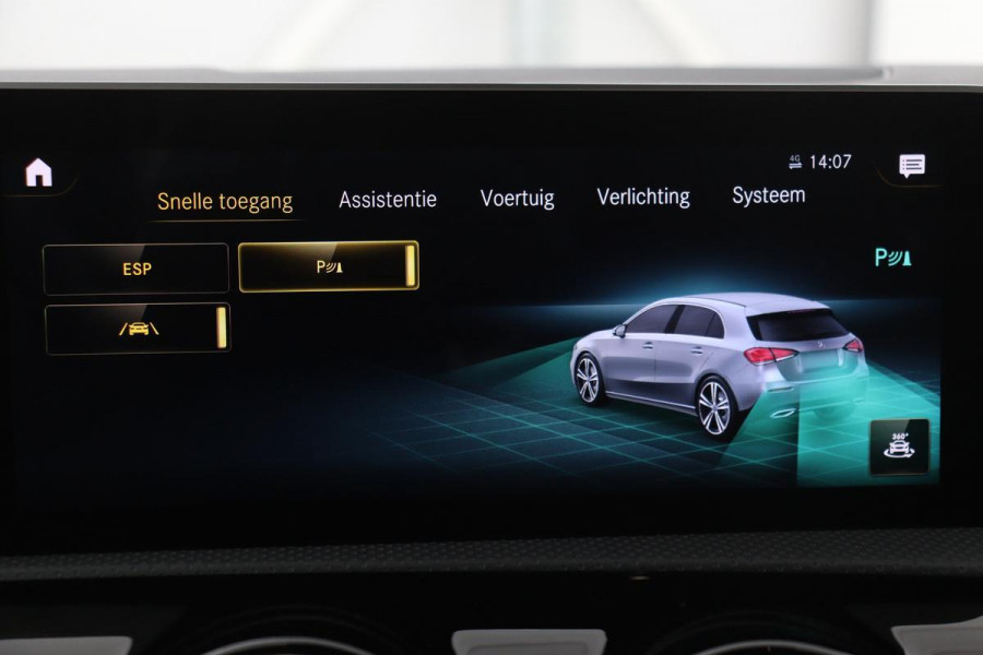 Mercedes-Benz A-Klasse 180 Business Solution AMG | Stoelverwarming | Carplay | Camera | Sfeerverlichting | Navigatie | Full LED | Leder/Alcantara | Widescreen