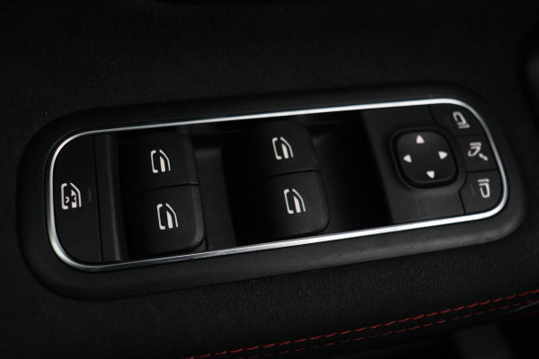 Mercedes-Benz A-Klasse 180 Business Solution AMG | Stoelverwarming | Carplay | Camera | Sfeerverlichting | Navigatie | Full LED | Leder/Alcantara | Widescreen