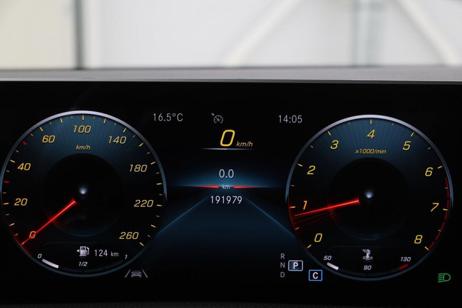 Mercedes-Benz A-Klasse 180 Business Solution AMG | Stoelverwarming | Carplay | Camera | Sfeerverlichting | Navigatie | Full LED | Leder/Alcantara | Widescreen