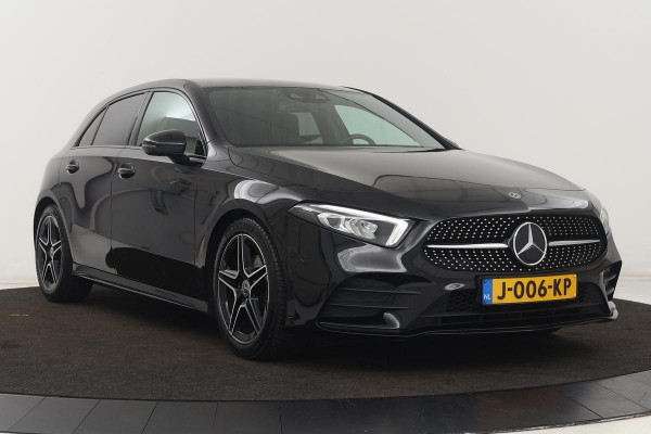 Mercedes-Benz A-Klasse 180 Business Solution AMG | Stoelverwarming | Carplay | Camera | Sfeerverlichting | Navigatie | Full LED | Leder/Alcantara | Widescreen