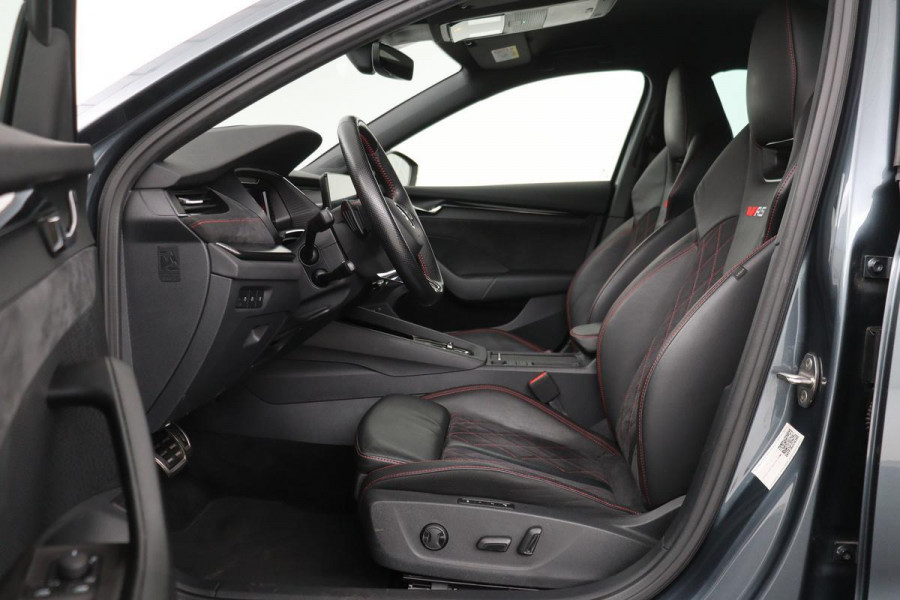 Škoda Octavia 1.4 TSI RS PHEV | Head-Up | Leder/Alcantara | Stoel & stuurverwarming | Carplay | Sfeerverlichting | Massage | Memory | Adaptive cruise