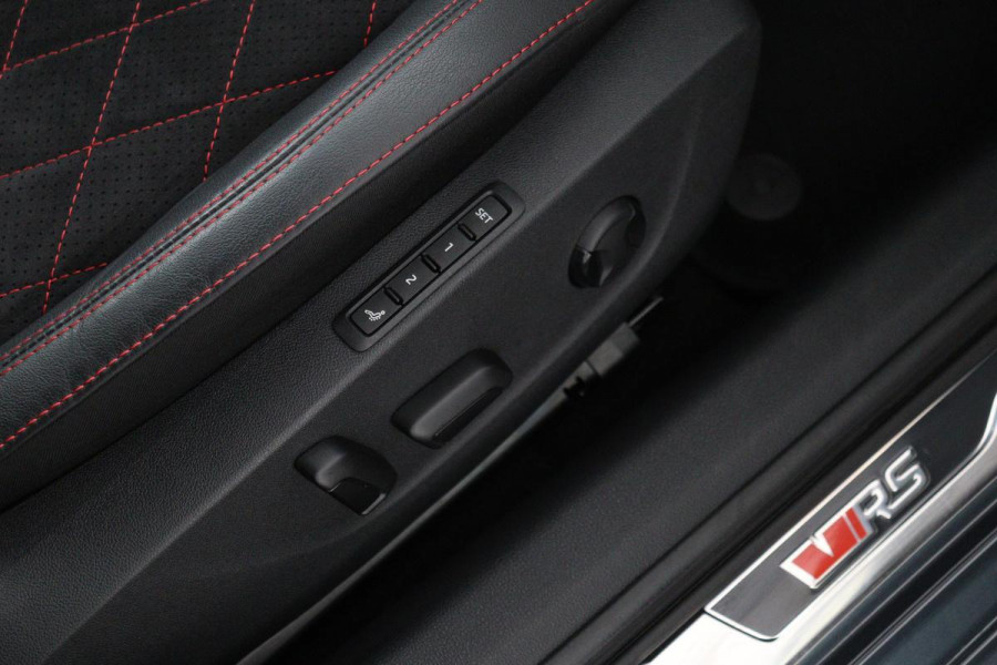 Škoda Octavia 1.4 TSI RS PHEV | Head-Up | Leder/Alcantara | Stoel & stuurverwarming | Carplay | Sfeerverlichting | Massage | Memory | Adaptive cruise