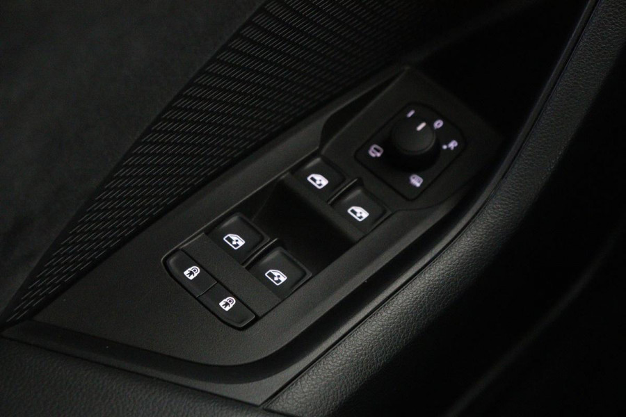 Škoda Octavia 1.4 TSI RS PHEV | Head-Up | Leder/Alcantara | Stoel & stuurverwarming | Carplay | Sfeerverlichting | Massage | Memory | Adaptive cruise