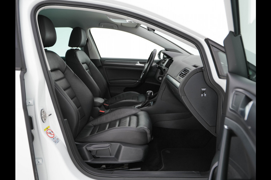 Volkswagen e-Golf E-DITION (INCL-BTW) *VIENNA-FULL-LEATHER | DIGI-COCKPIT | FULL-LED | ADAPTIVE-CRUISE | DYNAUDIO | NAVI-FULLMAP | CAMERA | DAB+ | SPORT-SEATS | HEATED-SEATS | CCS-FASTLOADER | ECC | PDC | 18''ALU*
