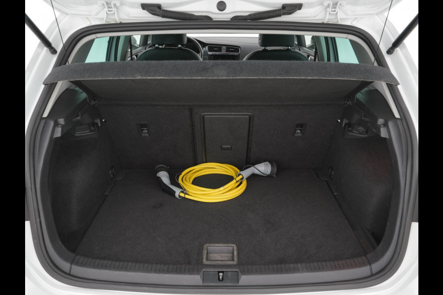 Volkswagen e-Golf E-DITION (INCL-BTW) *VIENNA-FULL-LEATHER | DIGI-COCKPIT | FULL-LED | ADAPTIVE-CRUISE | DYNAUDIO | NAVI-FULLMAP | CAMERA | DAB+ | SPORT-SEATS | HEATED-SEATS | CCS-FASTLOADER | ECC | PDC | 18''ALU*