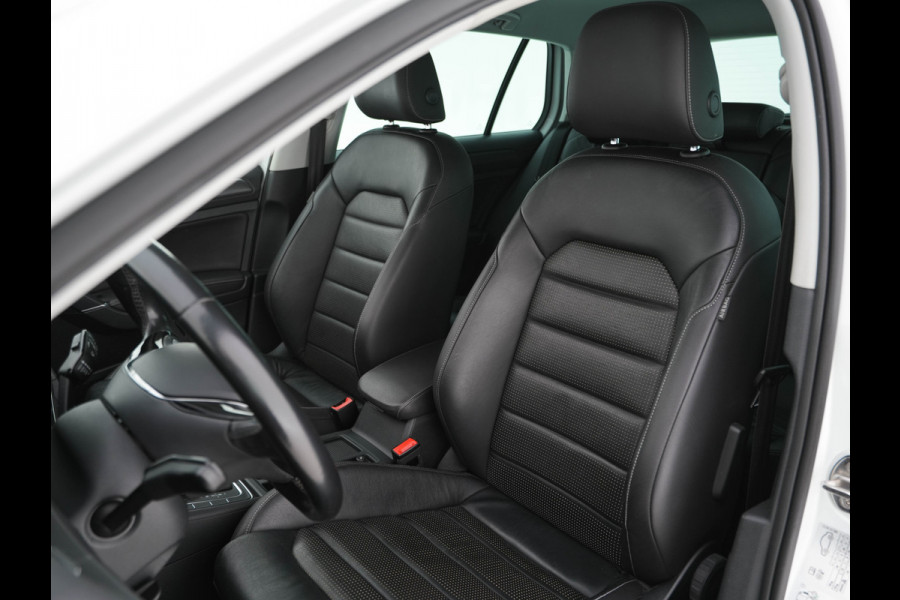 Volkswagen e-Golf E-DITION (INCL-BTW) *VIENNA-FULL-LEATHER | DIGI-COCKPIT | FULL-LED | ADAPTIVE-CRUISE | DYNAUDIO | NAVI-FULLMAP | CAMERA | DAB+ | SPORT-SEATS | HEATED-SEATS | CCS-FASTLOADER | ECC | PDC | 18''ALU*