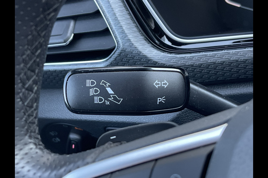 Volkswagen T-Cross 1.0 TSI Style Business R | Navi | Camera | LED | Virtual Cockpit | 18 inch