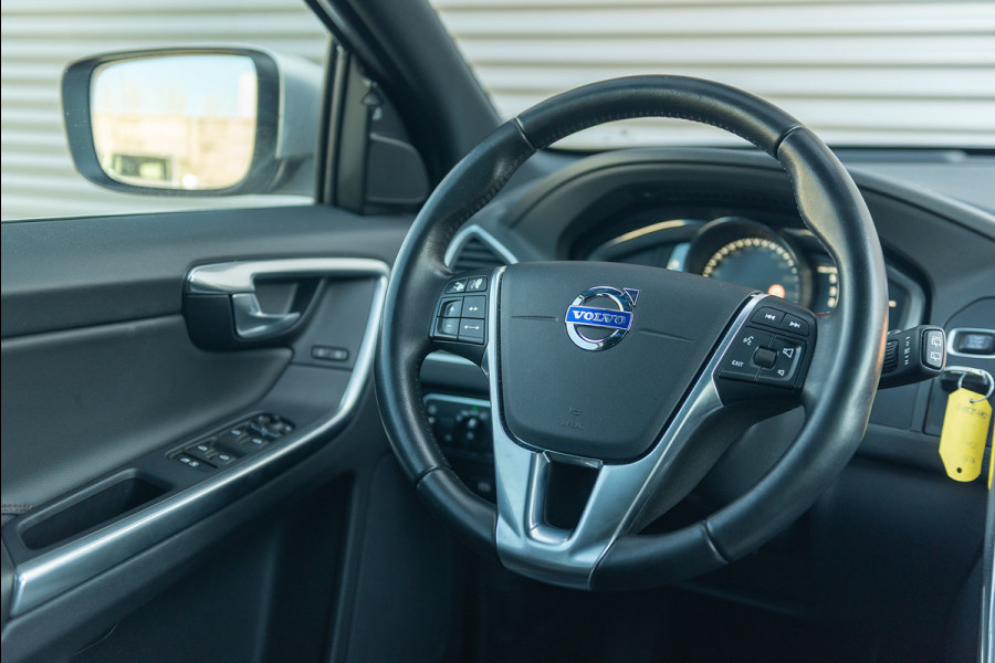 Volvo XC60 D4 Aut. Summum Xenium Intellisafe Stoelverwarming 190pk
