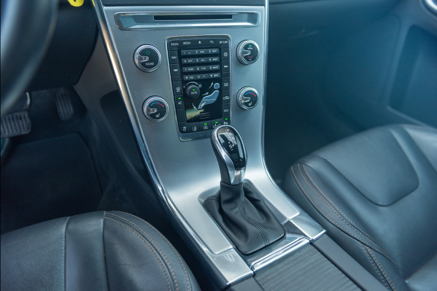Volvo XC60 D4 Aut. Summum Xenium Intellisafe Stoelverwarming 190pk