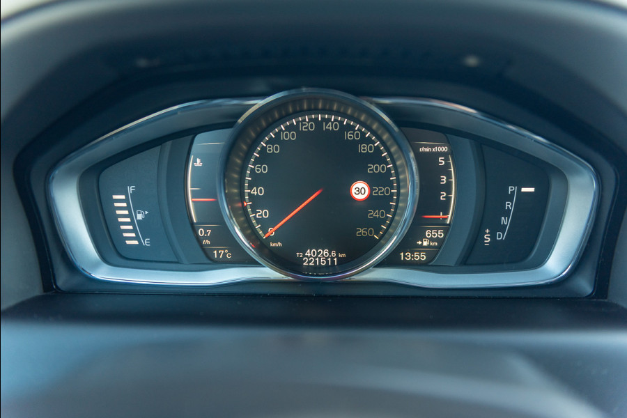 Volvo XC60 D4 Aut. Summum Xenium Intellisafe Stoelverwarming 190pk